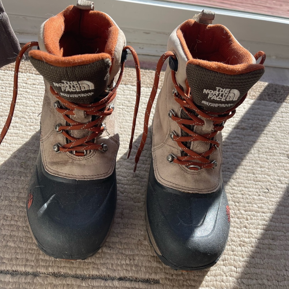 The North Face Youth Chilkat snow boots-Sz 6
